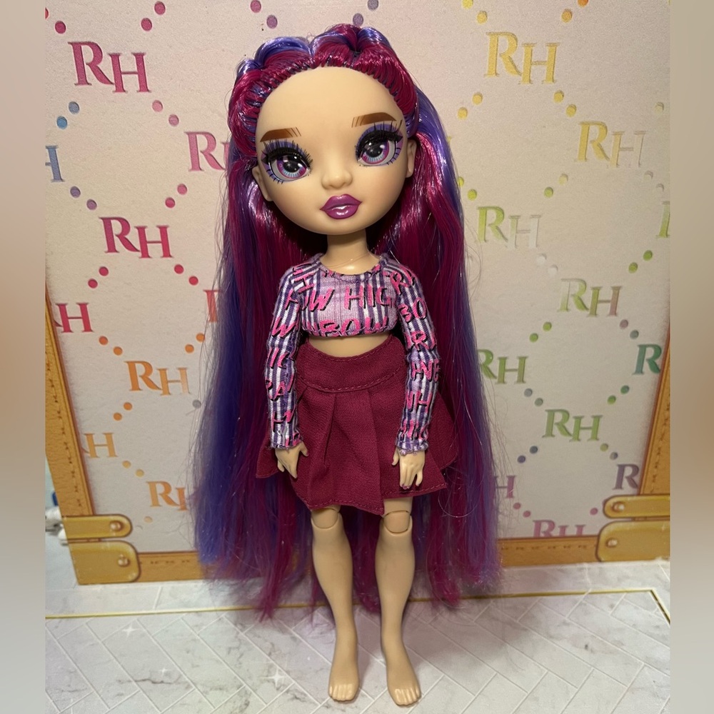 Rainbow High Doll Emi Vanda.